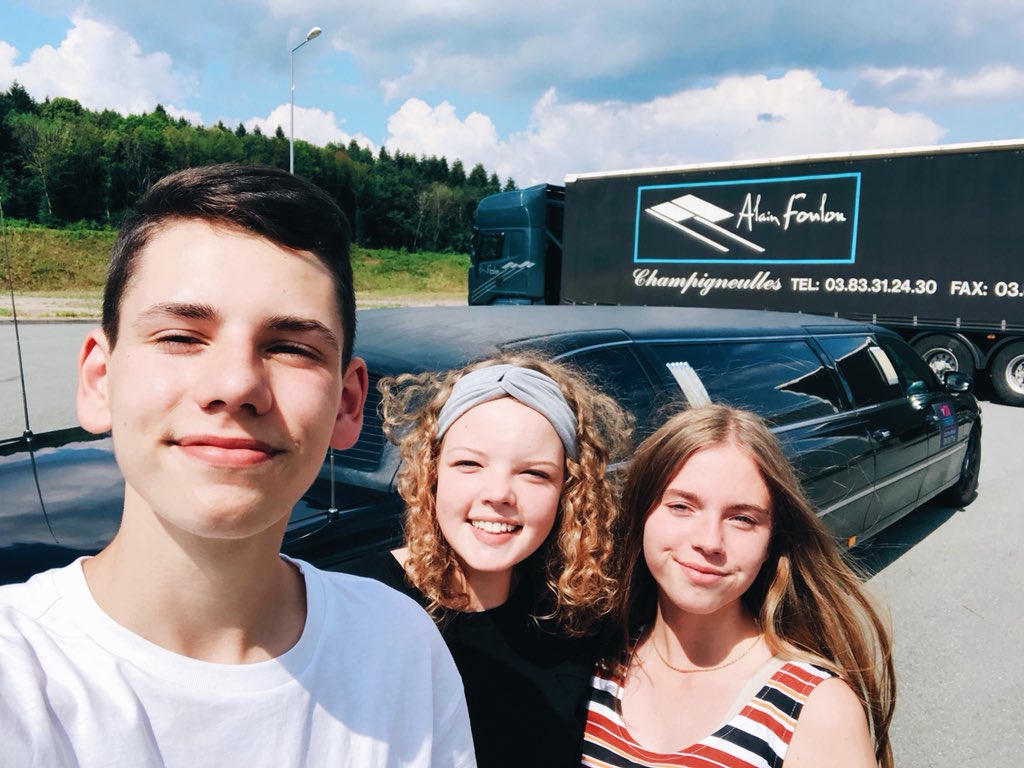 robindylon's tweet image. Hier, j'ai réservé une belle surprise à deux Robinators qui me suivent depuis presque le début de mon parcours... ♡
Magnifique après-midi avec @Gwedylon et @CarolanexMendes
(La prochaine fois ce sera peut être toi)
#Robinators #FansLikeNoOther #Surprise #MeetUp