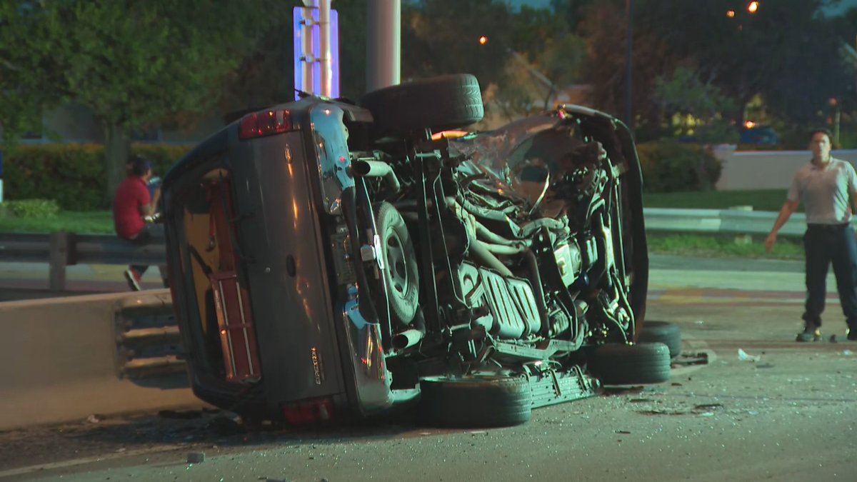 Driver seriously injured in rollover crash in northwest Miami-Dade bit.ly/2uemZMO https://t.co/QgZBiI7qsv