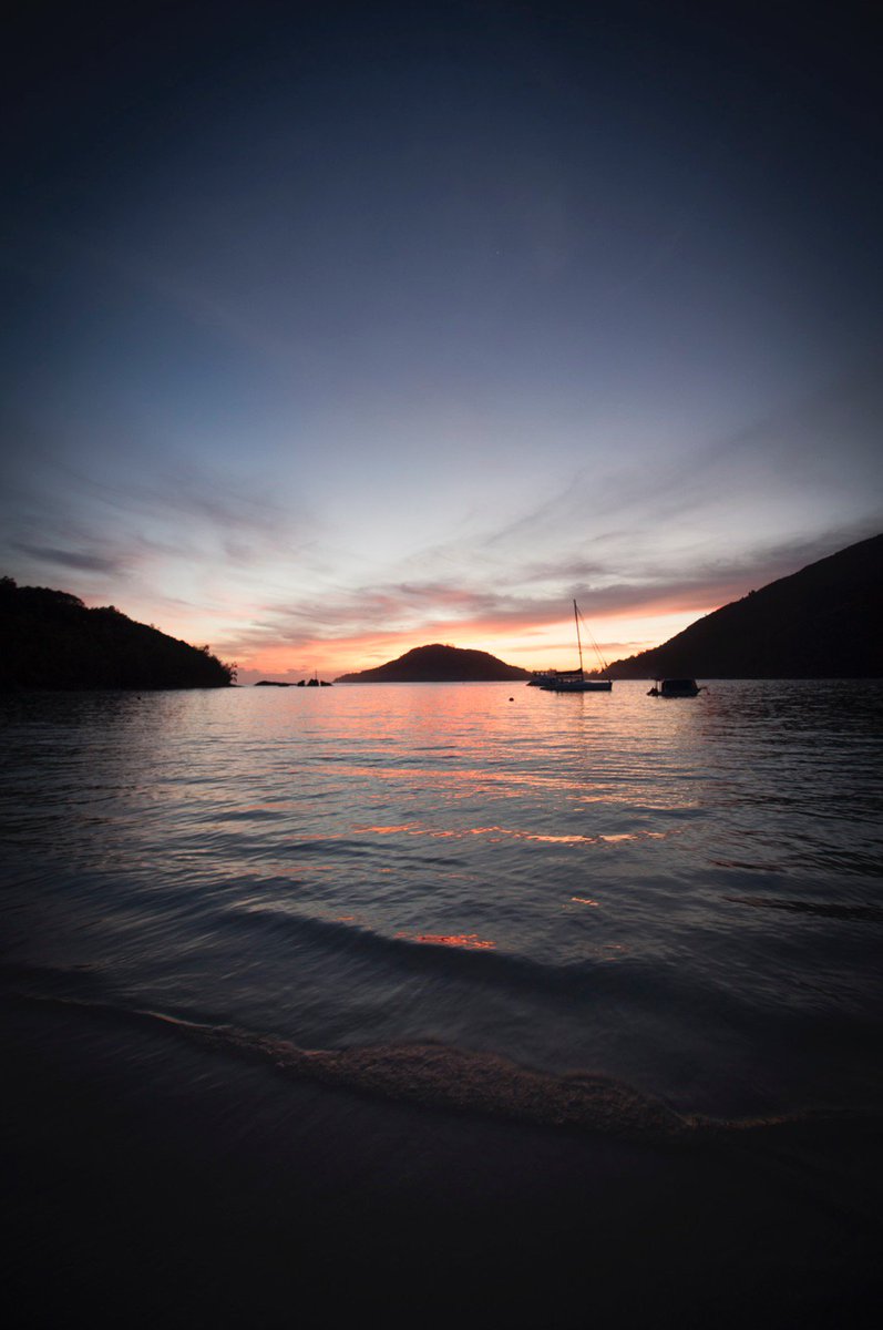 m_j_barnacle's tweet photo. Take me back to this sunset #photo #photographer #travel #travelphotographer #sunset #seychelles https://t.co/B5ByAhJjsE https://t.co/tbkexf7gYv