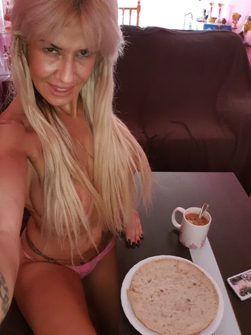 Buenos d&iacute;as a desayunar #Boobs #Goddess #Hot #Sexy #EroticModel https://t.co/dpCzHO4f6Q<a href="/tag/boobs"class="tags">#Boobs</a><a href="/tag/goddess"class="tags">#Goddess</a><a href="/tag/hot"class="tags">#Hot</a><a href="/tag/sexy"class="tags">#Sexy</a><a href="/tag/eroticmodel"class="tags"><span>#eroticmodel</span></a>