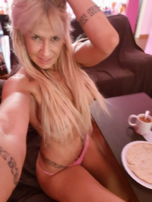 Buenos d&iacute;as a desayunar #Boobs #Goddess #Hot #Sexy #EroticModel https://t.co/dpCzHO4f6Q<a href="/tag/boobs"class="tags">#Boobs</a><a href="/tag/goddess"class="tags">#Goddess</a><a href="/tag/hot"class="tags">#Hot</a><a href="/tag/sexy"class="tags">#Sexy</a><a href="/tag/eroticmodel"class="tags"><span>#eroticmodel</span></a>