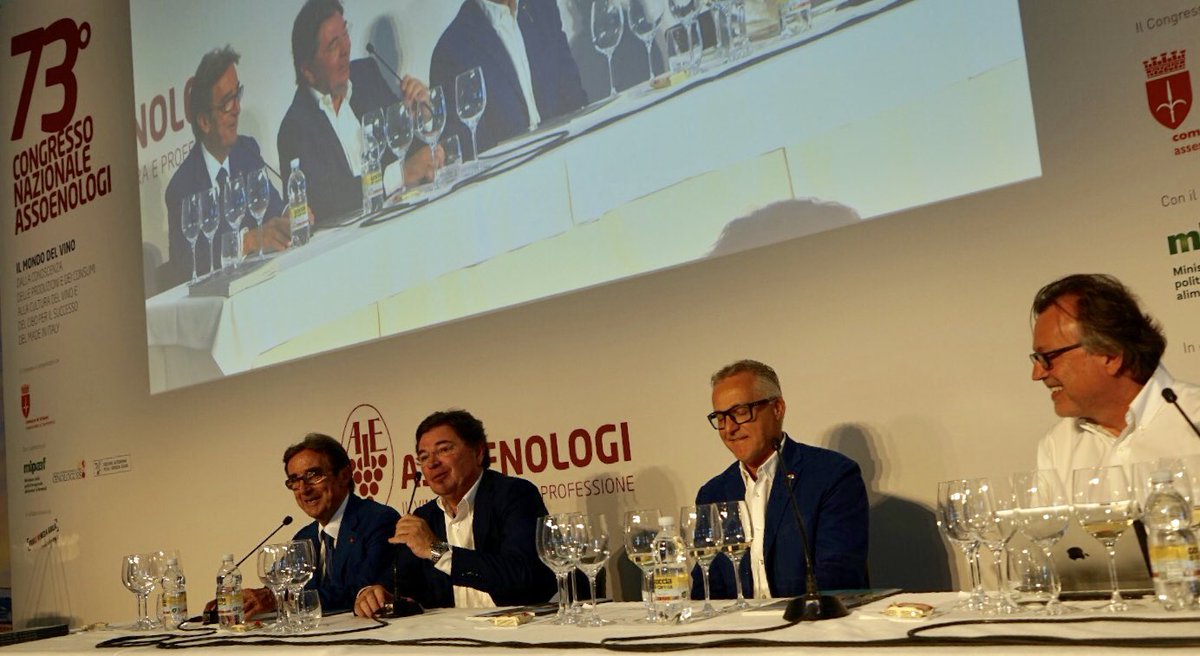 #Assoenologi2018: il Congresso degli #enologi #italiani, approdato a #Trieste, rende omaggio al #Friuli enoico attraverso la #degustazione di due grandi #vini della Regione: #TerreAlte 2015 by <a href="/LivioFellugaCo/">Livio Felluga</a> e #VintageTunina 2015 by #Jermann