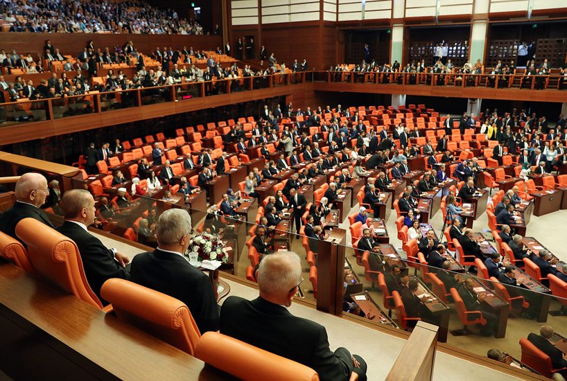 Cumhurbaşkanı Erdoğan, TBMM’de 27. dönem milletvekillerinin yemin törenine katıldı tccb.gov.tr/haberler/410/9…