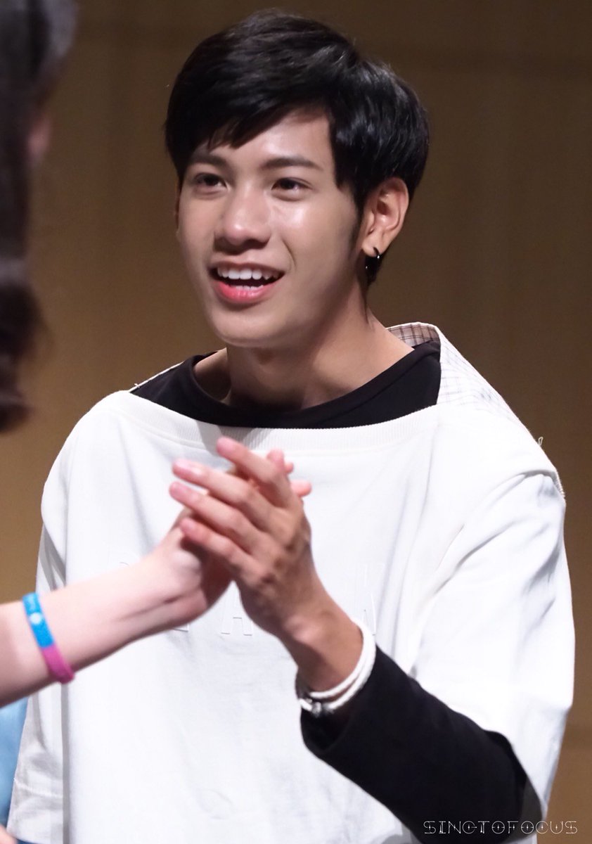 SingTo_Focus's tweet photo. Hi Touch with you is the best moment.

#SingtoPrachaya 
#KristSingtoFMinKOREA https://t.co/i4427vt737