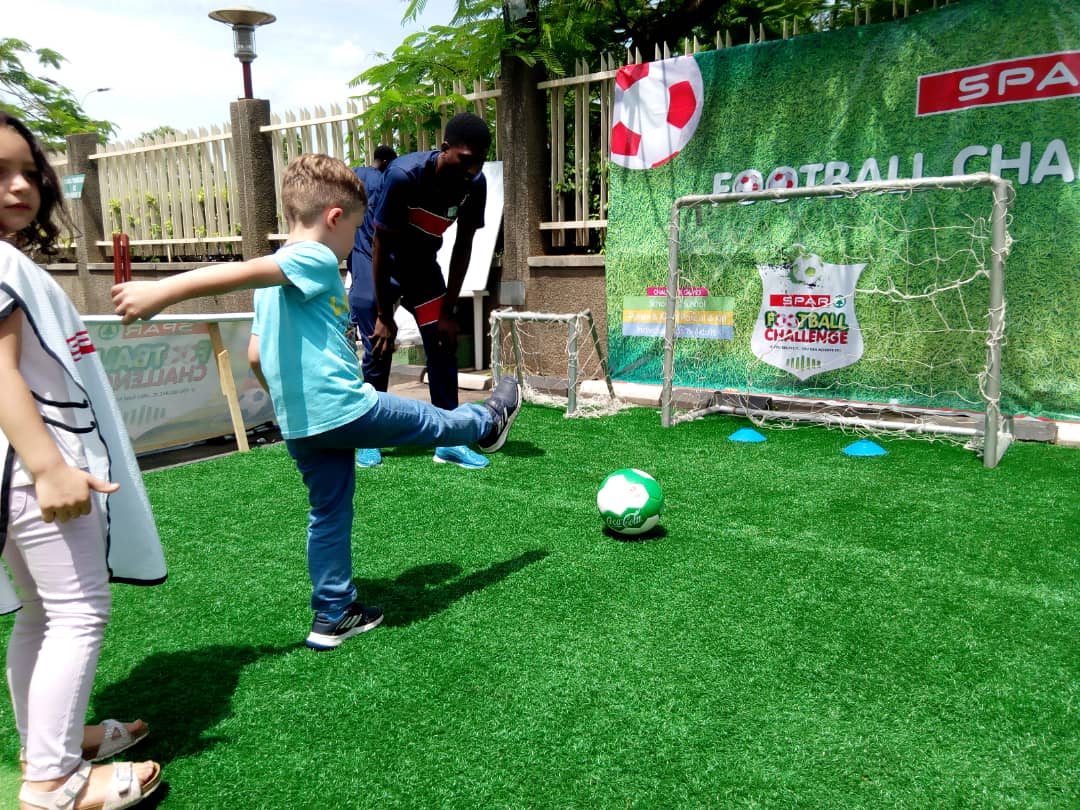 SPARNigeria's tweet photo. In progress #IndividualKids Challenge at SPAR Ceddi Plaza.
#SPARFootballChallenge #SPARNigeria https://t.co/VPV76qT9cx