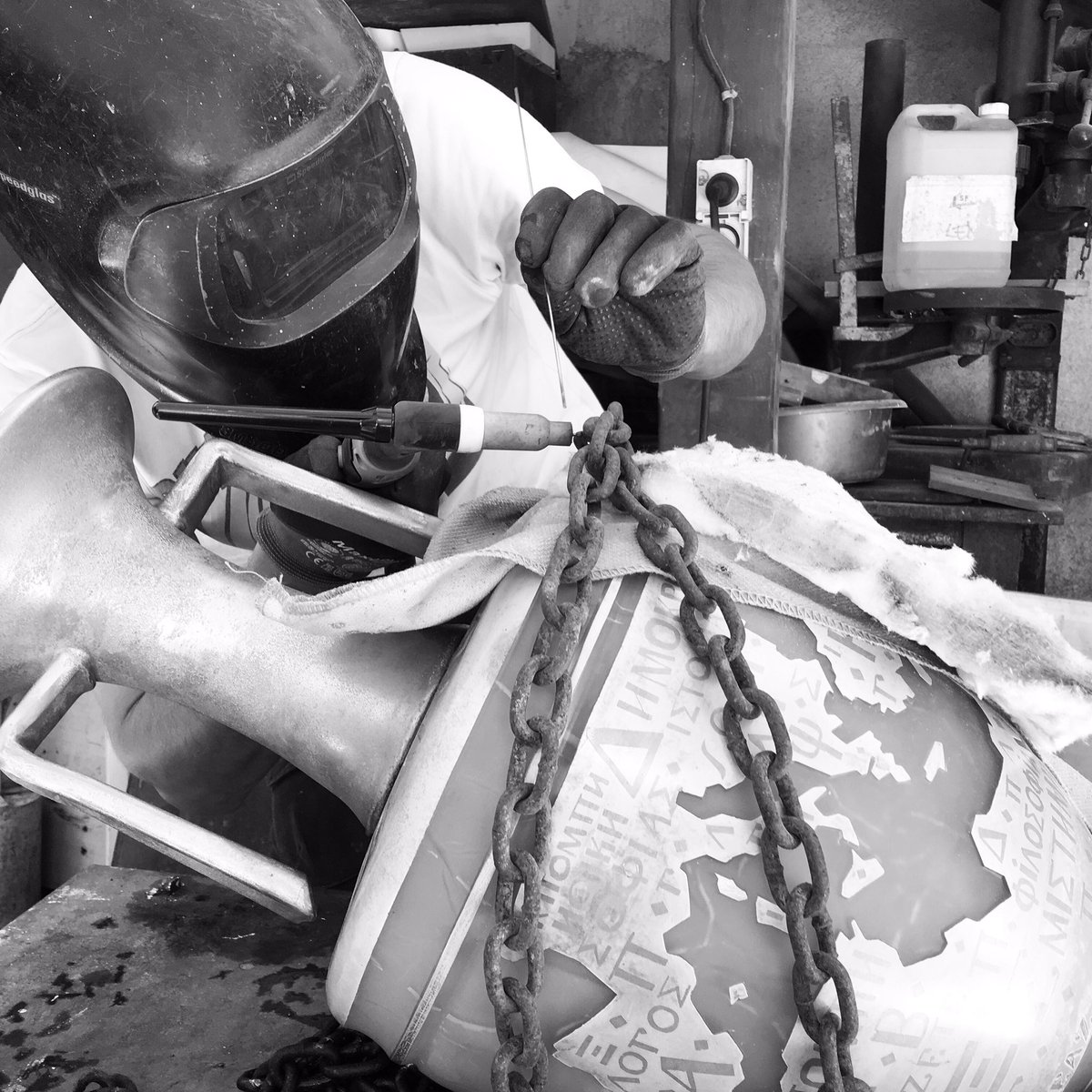 AntoinePierini's tweet photo. New "VESTIGES" πΊ work in progress
#mediterranean #artist #artcollector #culture #art #amphora #chained #antiquity #contemporaryart #antoinepierini #antipolis #biot #antibes #sophiaantipolis #greekinfluence https://t.co/4uTYUsfFPA