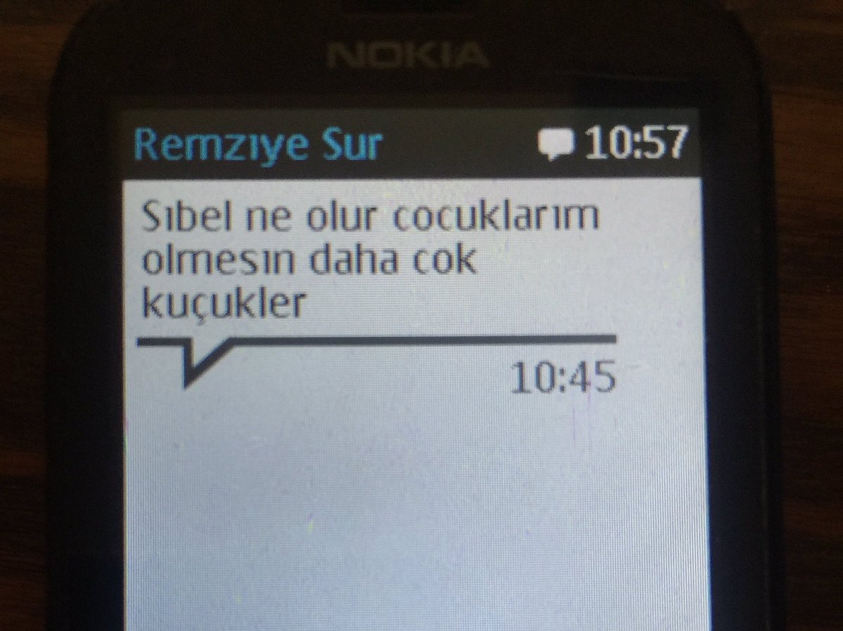 hayriituncc's tweet photo. Bu gördüğünüz kadının adı Remziye Tosun!
Sur'da aylarca bombalar altında çocuklarıyla yaşam mücadelesi verdi. Sibel Yiğitalp'e attığı mesaj halen aklımızda. Çıktığında çocuklarıyla tutuklandı. Şimdi HDP vekili olarak mecliste...
İyi ki HDP var... https://t.co/UzIBxbxgjR