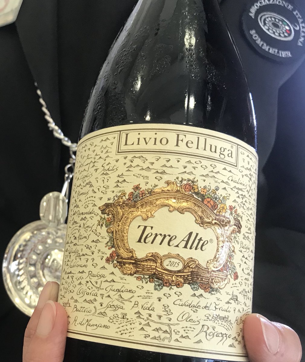 #Friulano, #PinotBianco e #Sauvignon è l’uvaggio del #TerreAlte 2015 by <a href="/LivioFellugaCo/">Livio Felluga</a>: ampio al naso con note di gelsomino, frutta gialla e pepe bianco, al palato mostra corpo e volume, scorrendo cremoso, sapido e ritmato