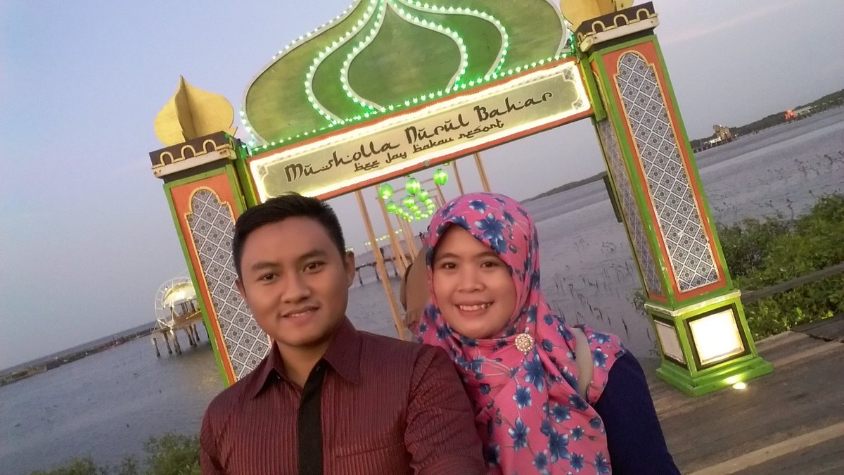 IkromUtama's tweet photo. Masjid terapung hanya bs ditemukan di BJBR Probolinggo https://t.co/vXu2n7ulpp