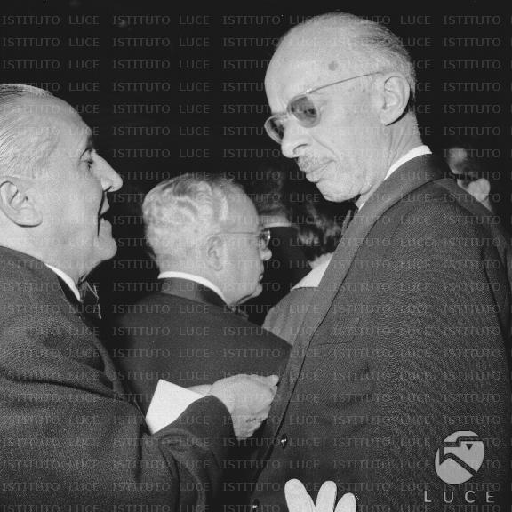 sergioandreola's tweet photo. "Ma io vedevo che De Sica era gravido dell’opera che voleva fare, che soffriva, che smaniava, che si sarebbe ammalato se non si fosse sgravato.Così radunai i miei pochi risparmi, mi improvvisai produttore e assieme a Cesare Cicogna gli demmo i fondi per fare il film"
E.#Graziadei https://t.co/F9MzvjILuP