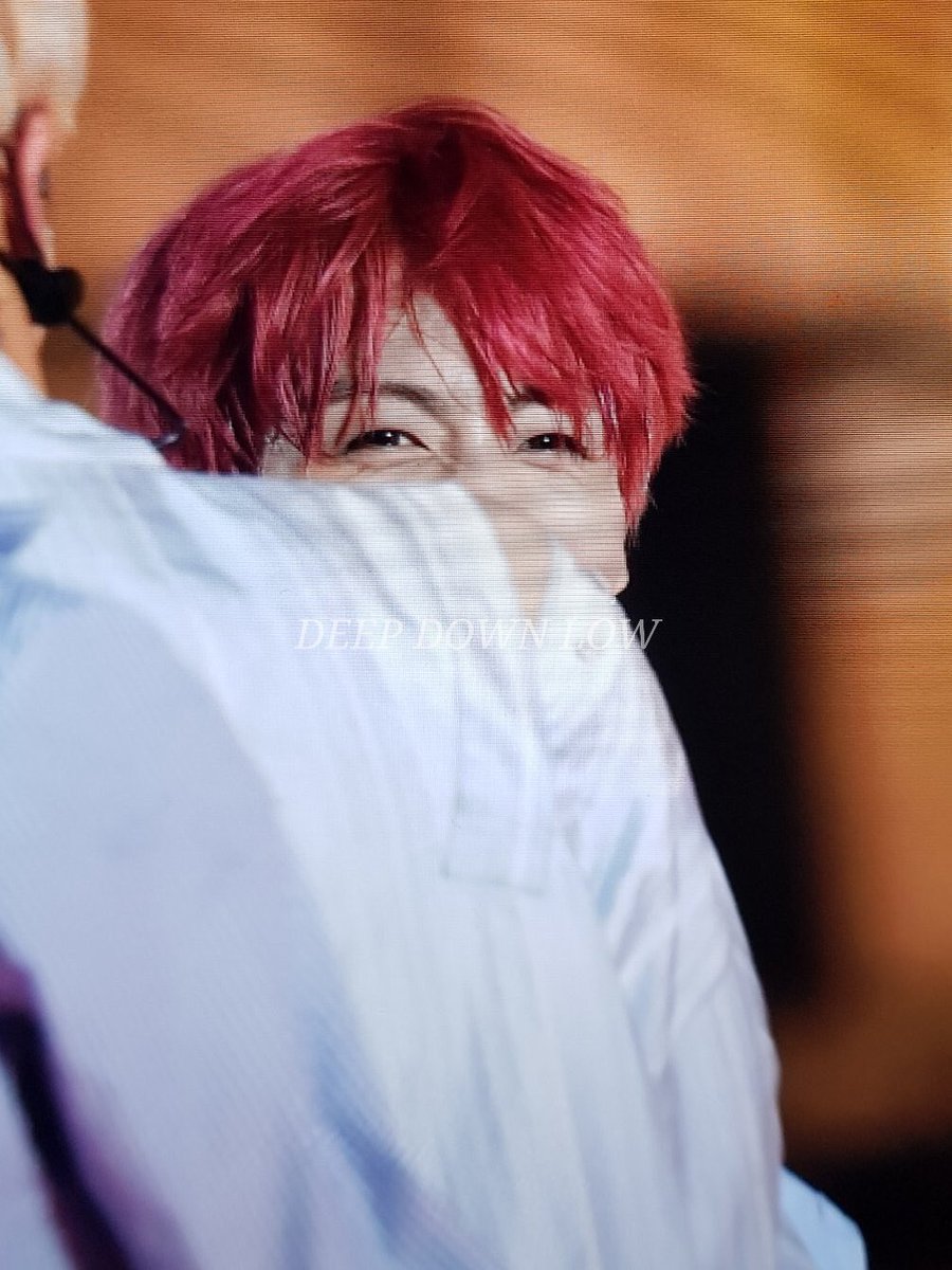 kooklq's tweet photo. PEEK                                     ᵃᵇᵒᵒ! https://t.co/mnGLdF6imP