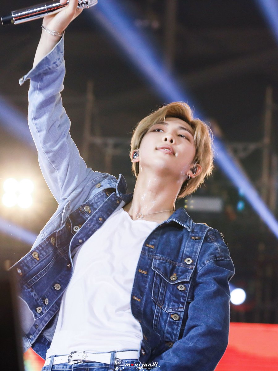 MoNiJunNi's tweet photo. 180707 SBS 슈퍼콘서트 

😭😭 @BTS_twt 

#방탄소년단 #BTS #김남준 #RM https://t.co/iiTMEcNFQp