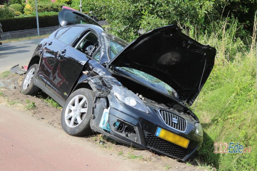 🚨 Veel schade bij aanrijding op de Lunterseweg in #Ede na inhaalactie 112.press/QZnCcX 112Ede https://t.co/VxASskC5Xd