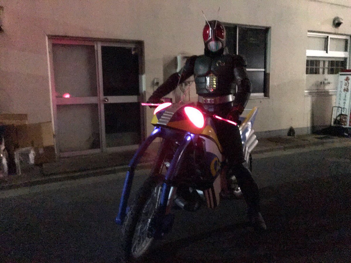 カベ 行くぞ アクロバッター シリーズの中でも相棒感が強く 大好きなバイクです 31年たった今も南光太郎を支えているのではないでしょうか そんな雰囲気が伝われば嬉しいです せっかくの30周年 アクロバッターを駆るrxをまたテレビで観たい