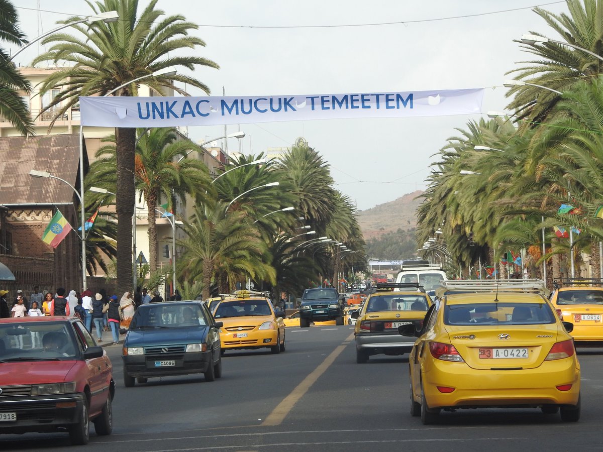 Gnatalie23's tweet photo. Flags are lining the main streets.  Banners in English, Tigrinya, Amharic, and Oromiya are going up. There's an air of excitement.  What an interesting time to be in #Asmara.  #Eritrea #Ethiopia https://t.co/JhGdI0wse2