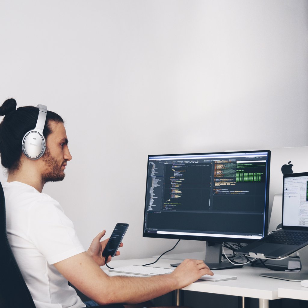 appnroll's tweet photo. So here comes time for the ultimate question: is React Native more difficult than React? Switch Between #React and #ReactNative: https://t.co/QDMNvTqlu7 #Tech #Technology https://t.co/zWIbRpcJV7