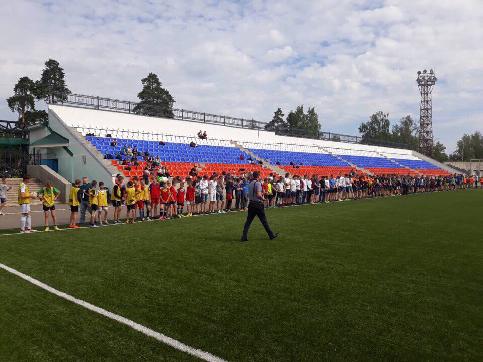 MaxPolukhov's tweet photo. Состоялось открытие Турнира на кубок главы города среди дворовых команд. В соревнованиях принимают участие 14 команд. Участников приветствовали глава города @PaholkovAV, депутат @dumakineshma @hohlovpb,,председатель по социальной и молодежной политике Курылева О.И. https://t.co/R6oaqsYxO4