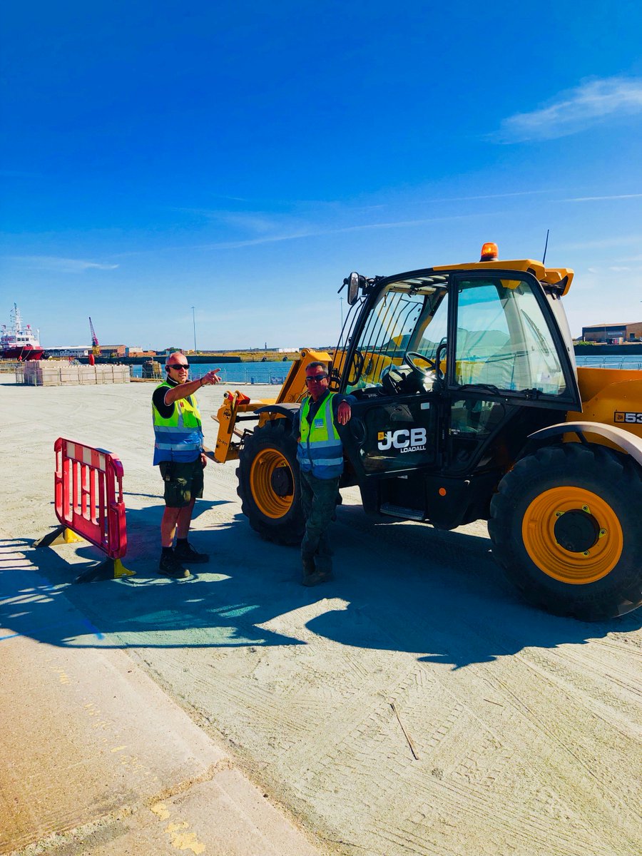 REM_Events's tweet image. Another weekend and we are north and south - half our team are preparing for @TallShipsSund, whilst the other half of our team have had the pleasure of meeting Joey from @WarHorseOnStage  @CelebrateWoking #eventprofs #sitemanagement #eventmanagement #placingmaking