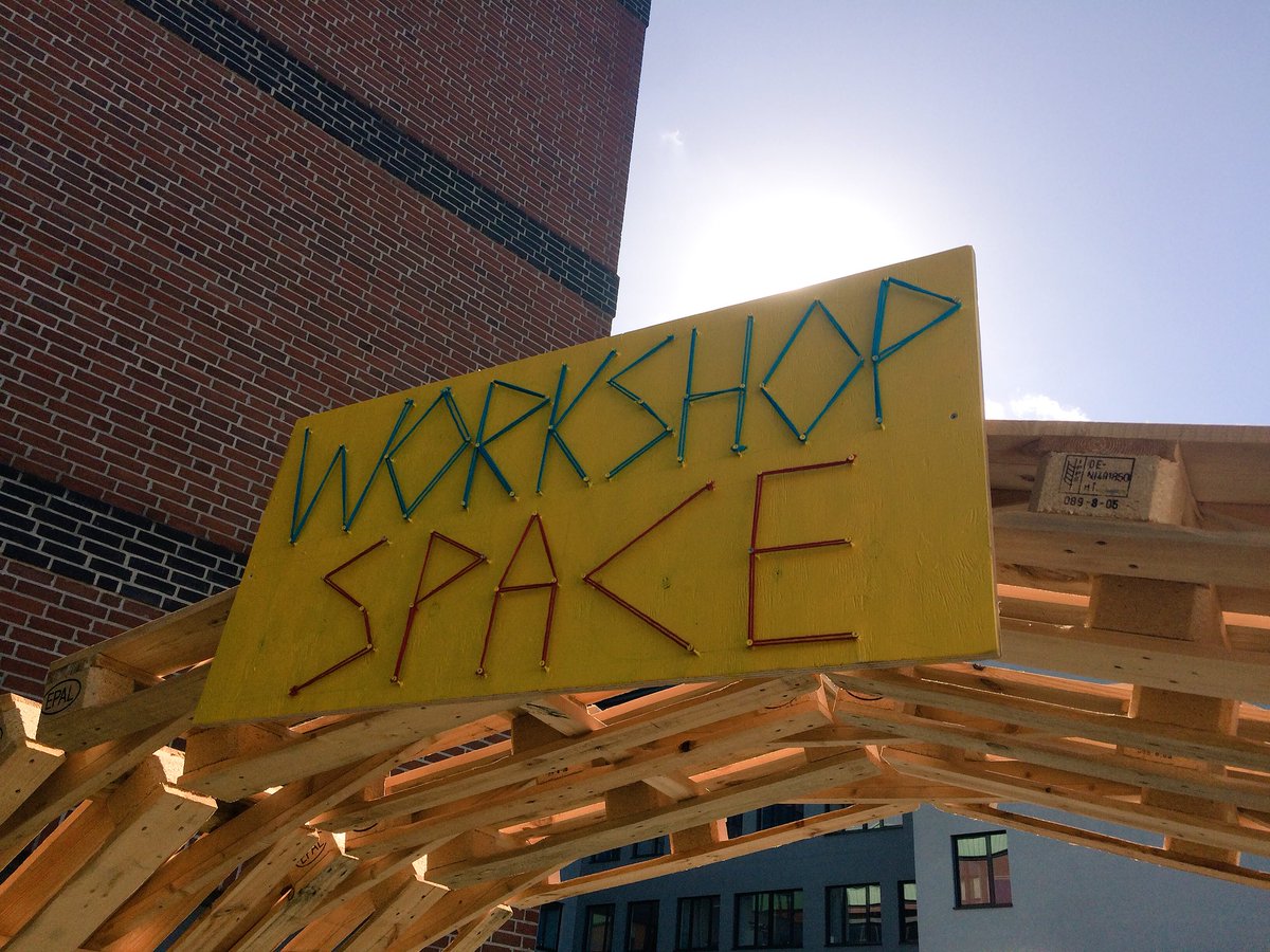 Hier geht’s gleich los! Save Democracy Workshop zum Thema Demokratie im Alltag bei der <a href="/MTG_SocialArt/">MILLERNTOR GALLERY</a> 🚀 Um 18 Uhr starten wir! #millerntorgallery #mtg18