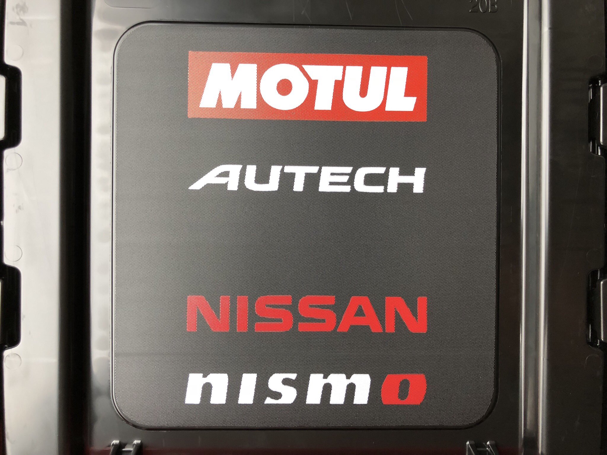 Christine ニスモのコンテナボックスが届いたので早速開封しました ロゴマークはステッカーと思ってましたがプリント 塗装 でした かっこいいです Nismo ニスモ T Co 8h37bs1wz0 Twitter