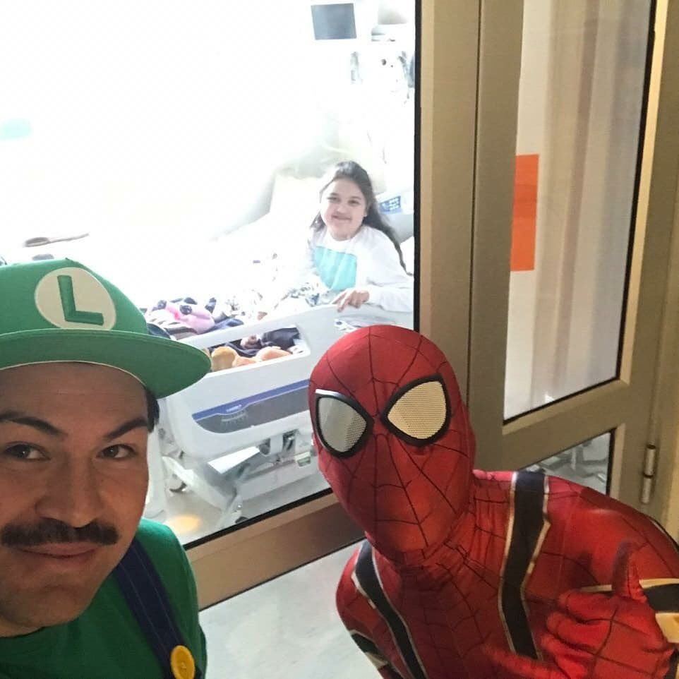 Superrunnerst's tweet image. ¡Estamos muy contentos! 😄, porque organizaciones como @superrunnersteam se suman a la bellísima labor de llevar #sonrisasdehospital. 
Les agradecemos por el apoyo y cariño brindado y esperamos tenerlos en muchas visitas más  #todoporellos #sonrisas😁  #gracias