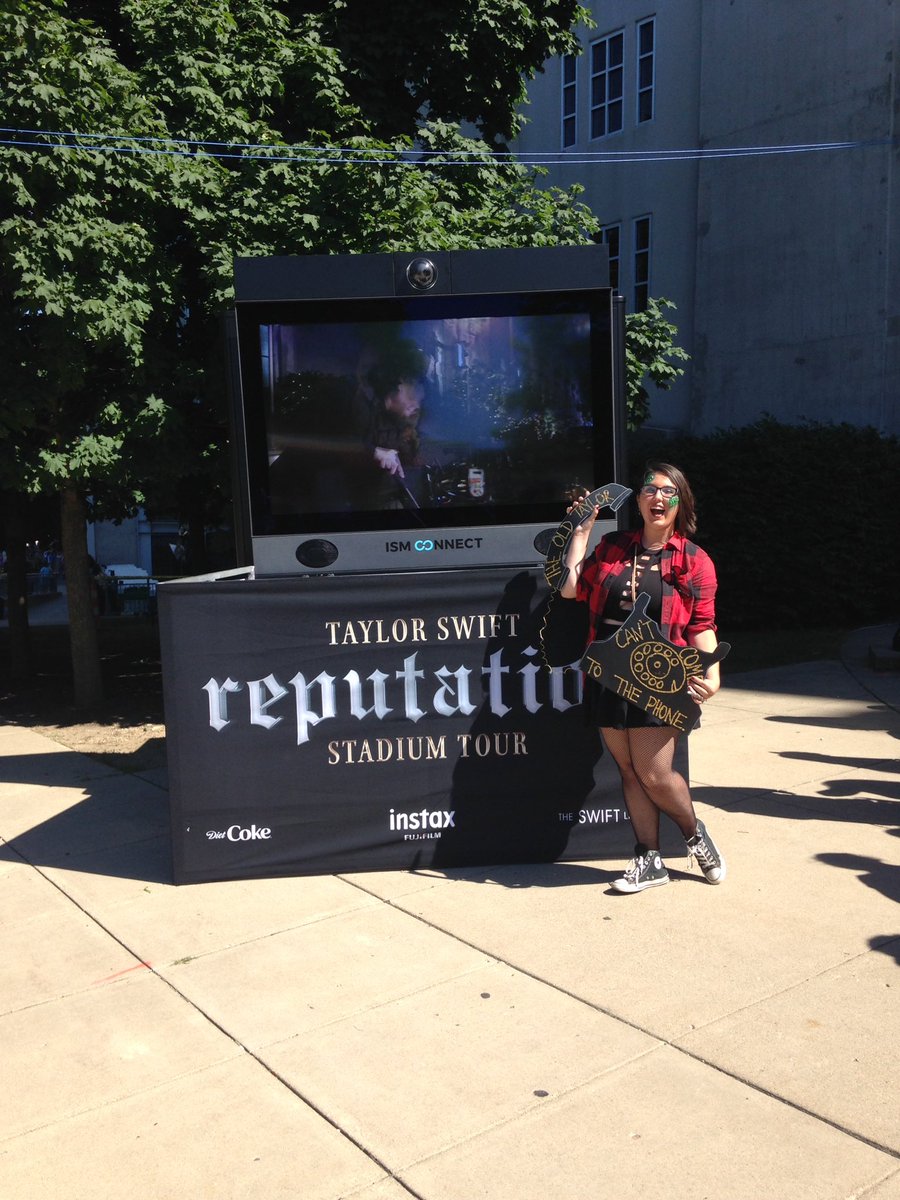 reptourcolumbus's tweet photo. @taylornation13 IM SO EXCITED FOR THIS #RepTourColumbus @taylorswift13 https://t.co/U2BCtOcxXJ