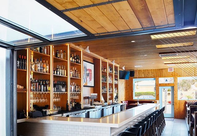 We’ve got the AC blastin’! 💨 Get your hot buns in here! 🍑 #bubblymimosas #refreshingcocktails 🍉🥒🍋 #coldbeer 🍺 #findyourtonic ift.tt/2KD8RaZ