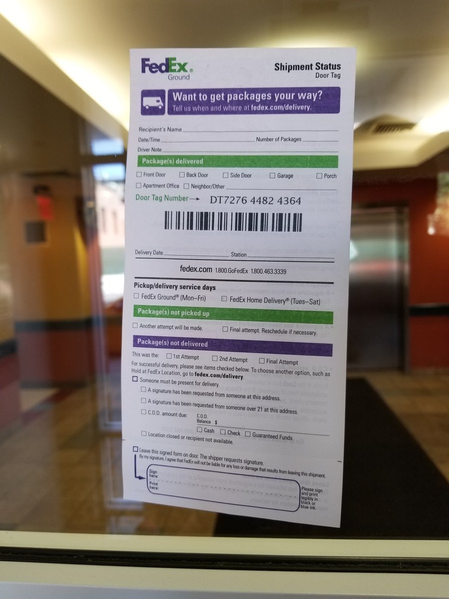 EdwinJaudon's tweet photo. Here's @FedExGround failing again, is this my package? Is it my neighbors? Does it even belong to my building? Something needs to be done about these drivers... #epicfail #fedexfails #doyourdamnjob https://t.co/puCxHt1M4a