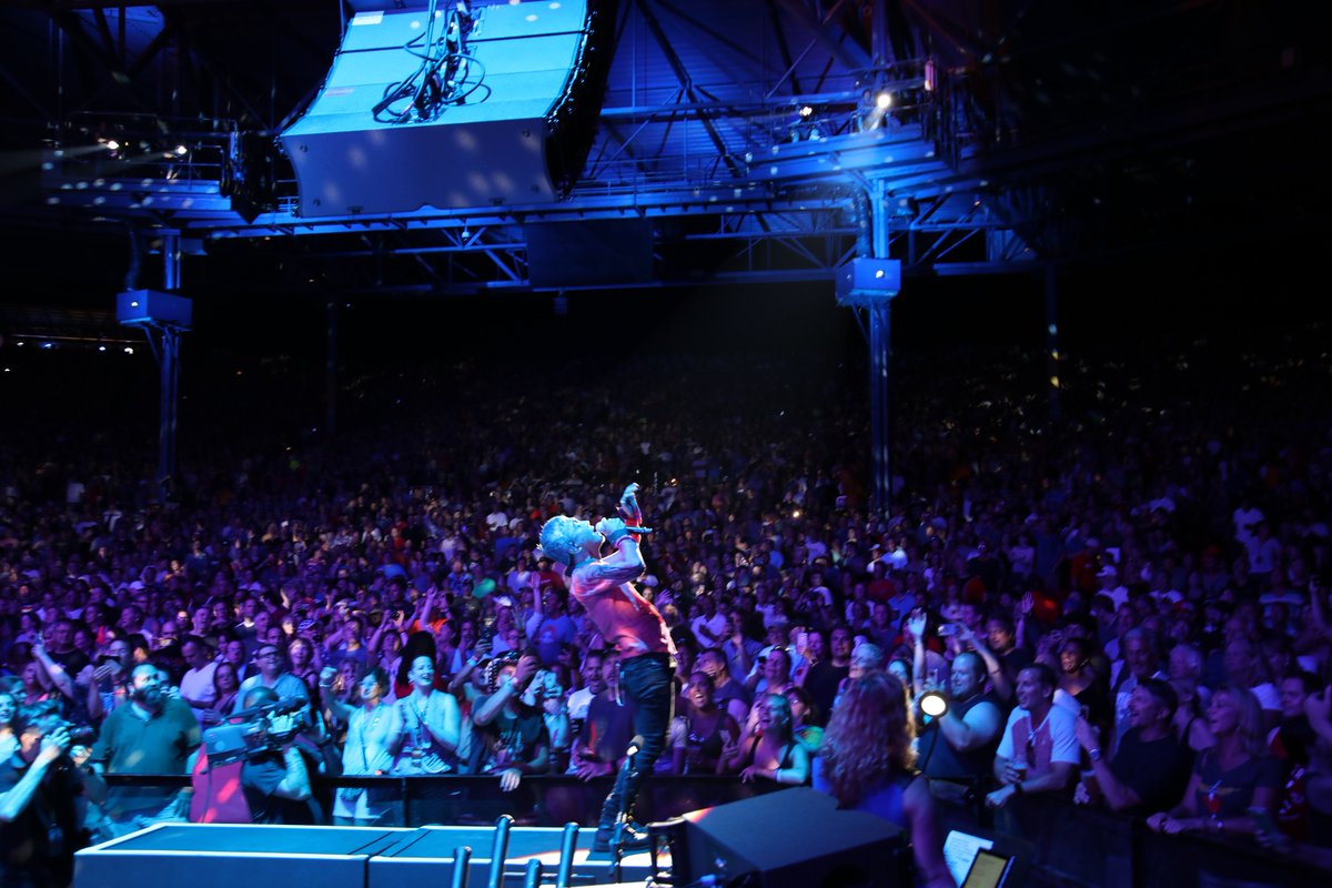 JourneyOfficial's tweet photo. Memorable 4th of July at Summerfest in Milwaukee joined by local members of the military. 🇺🇸 See you tonight with @DefLeppard Little Rock! https://t.co/Yt2XdEBDPp