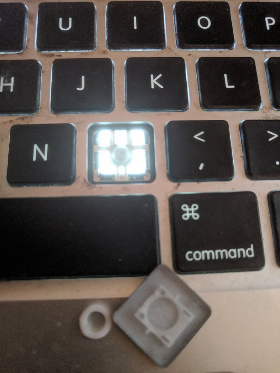 xkizer's tweet photo. Ladies and gentlemen, I was trying to kill a fly. I don't know which pains me more, that I have to buy a new key or that the fly is already dead and can't face the consequences of their action 😡 https://t.co/ADJ0YpYjkT
