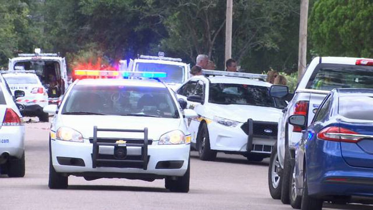 Jacksonville deputy kills armed man who 'wanted to die,' authorities say bit.ly/2Nx9LUk https://t.co/wQ5WNVcP6a