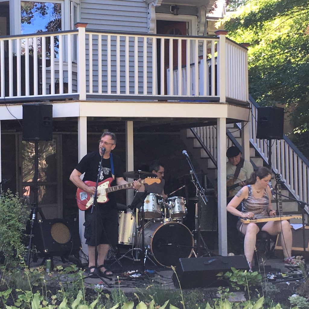 JPJillB's tweet photo. #JPPorchfest
#TheBeautyWay is underway at 114 Sheridan

Come sit in the shade and enjoy! https://t.co/3zc4MuKpbS