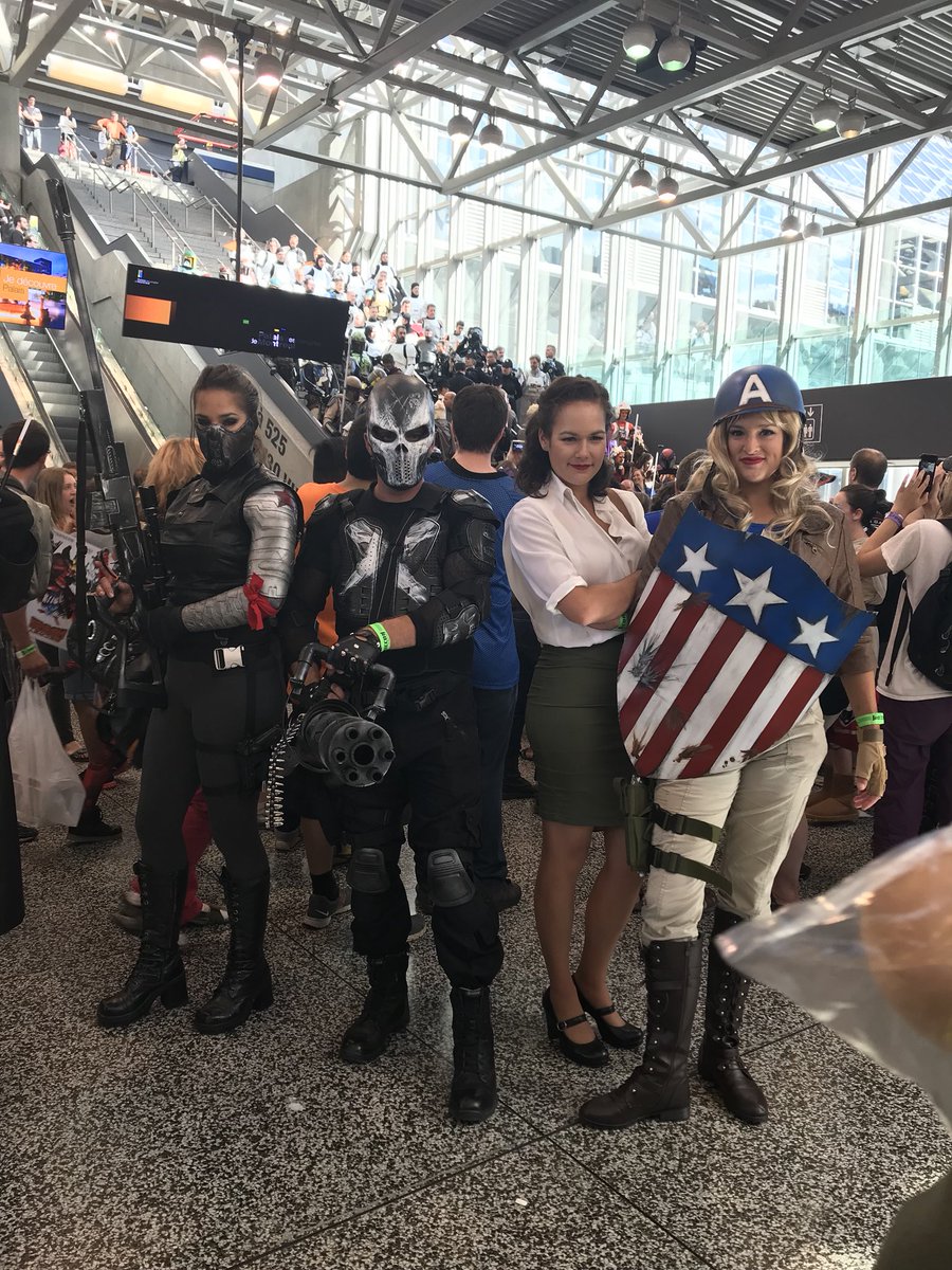 31to76's tweet photo. i love Women only #MTLComicon https://t.co/qbNJx438a0