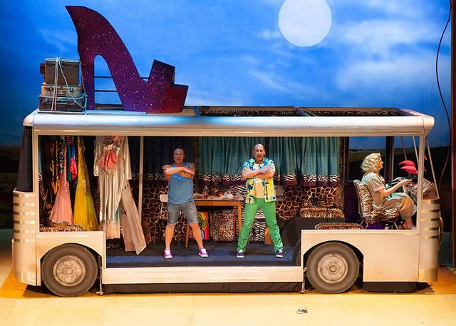 CroftTheatreCo's tweet photo. #Priscilla Queen of the Desert
@SheffieldLyceum 2017
@gb_trw #TweetToComplete
👠👄👠👄👠 https://t.co/JFE2TEBKf4