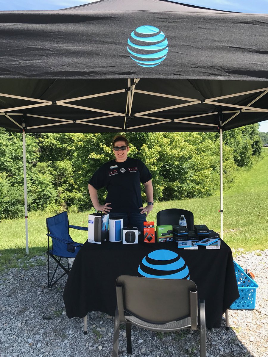 Teresa working a pop up store in Alum Creek!! #goaldiggaz #dawgpound <a href="/DaleB1/">Dale S. Brown</a> @nichols304 <a href="/404girl/">Betsy Francis</a>