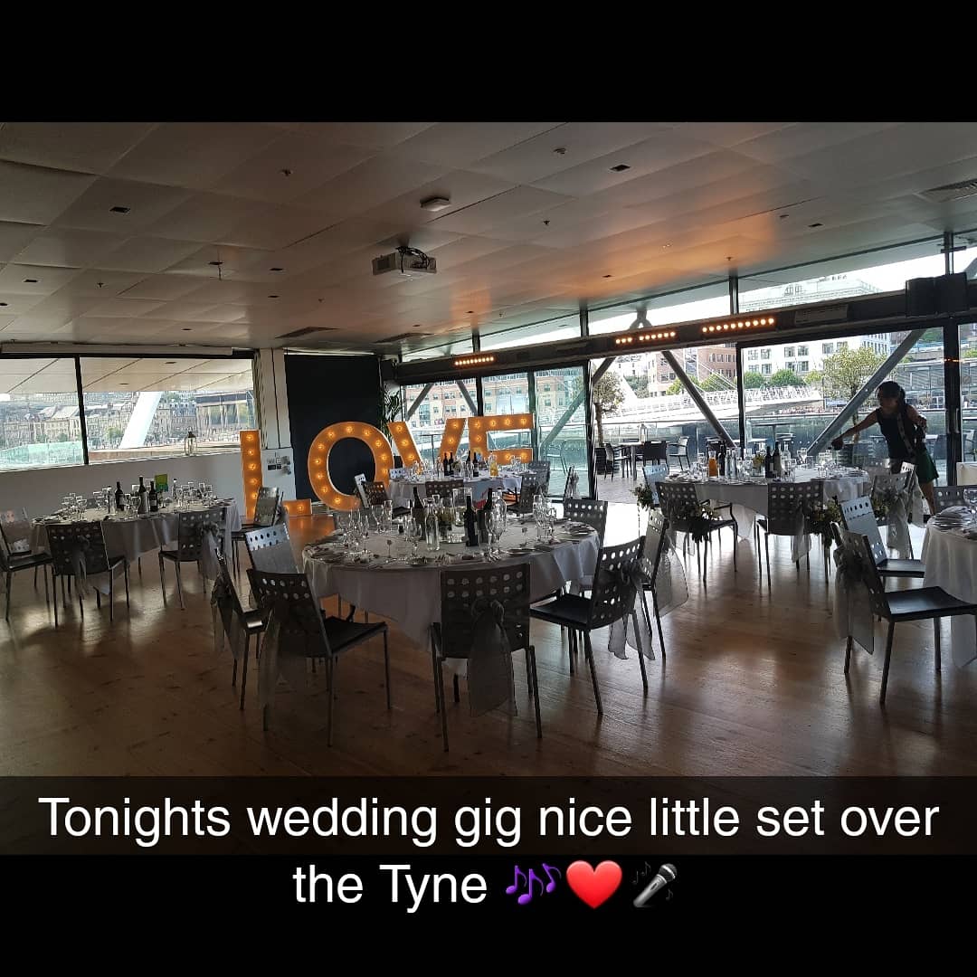 rickybofficial's tweet photo. Tonights wedding gig over in Newcastle Upon Tyne... LOVE this City!!! 🎶❤🎤 #newcastle #singing #waitors #wedding #gig https://t.co/9mHZ2xrdC7