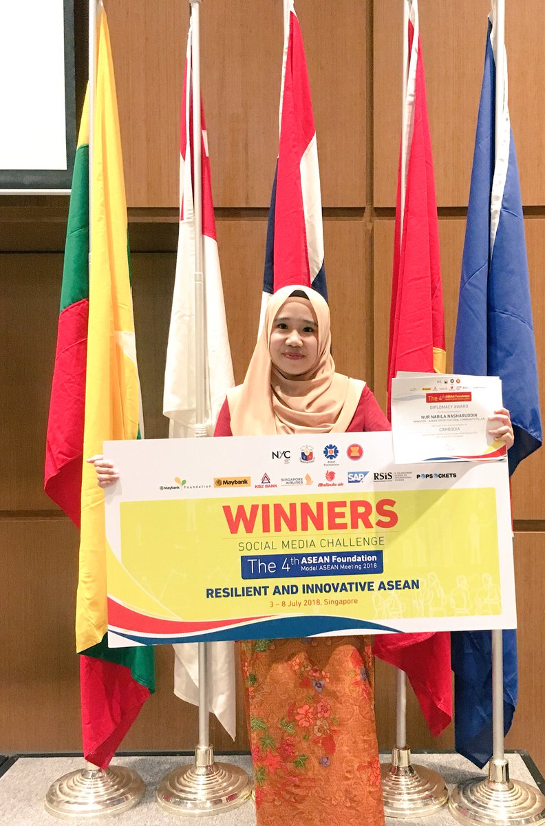 nabilanshrddn's tweet photo. Best Position Paper (ASCC: Deliberate Online Falsehood and More Socially Responsible Media), Best Diplomacy Award (ASCC: Minister of Communication) and Social Media Award (I'm guilty of spamming you guys) Thank you for your prayers peeps ❤️🙆🏻‍♀️ #afmam2018 https://t.co/K2sgN0ZjLT