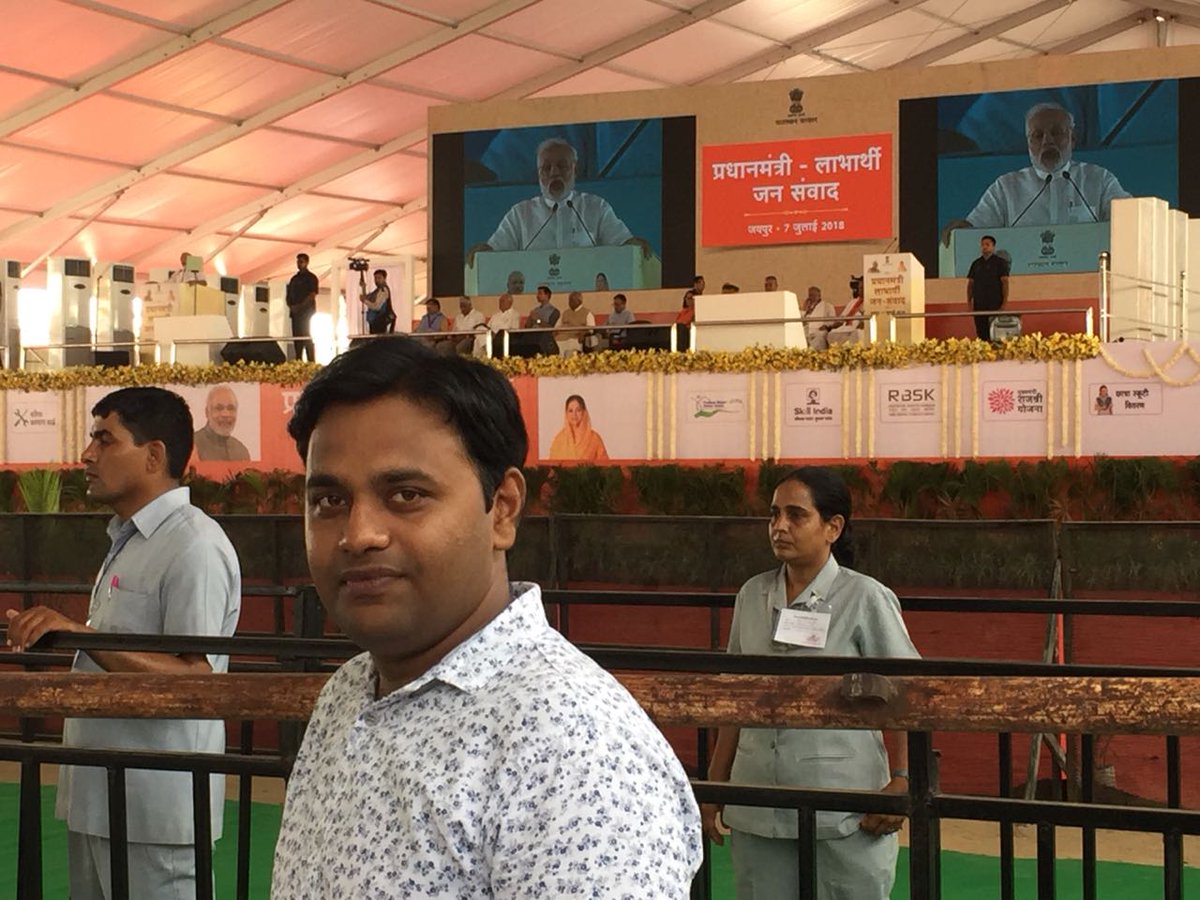 ankitjainindia1's tweet photo. गुलाबी नगरी हुई मोदीमय.... #PadharoMharePM #JaipurCallingModiji @ItBjym_Raj @narendramodi @AmitShah @OmMathur_bjp @byadavbjp @VasundharaBJP @poonam_mahajan @MPMadanLalSaini @chshekharbjp @BJP4India @BJYM4Rajasthan @sanghaviharsh @ashoksainibjym @Vinaykaushikbjp https://t.co/gRsroIaIME
