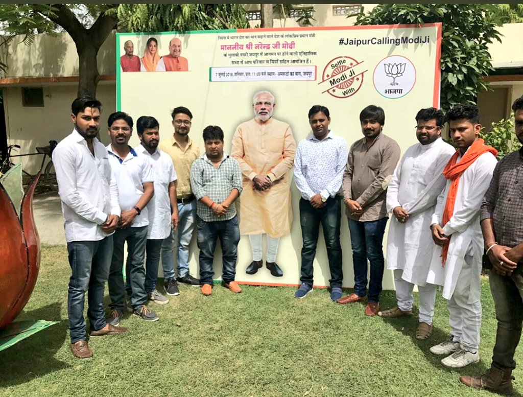 ankitjainindia1's tweet photo. गुलाबी नगरी हुई मोदीमय.... #PadharoMharePM #JaipurCallingModiji @ItBjym_Raj @narendramodi @AmitShah @OmMathur_bjp @byadavbjp @VasundharaBJP @poonam_mahajan @MPMadanLalSaini @chshekharbjp @BJP4India @BJYM4Rajasthan @sanghaviharsh @ashoksainibjym @Vinaykaushikbjp https://t.co/gRsroIaIME