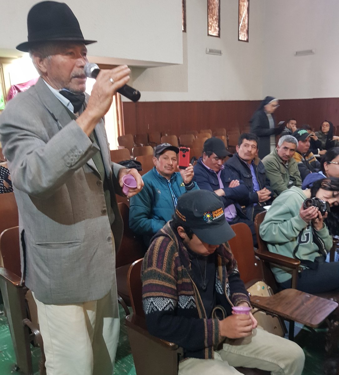 CesarPachonAgro's tweet photo. "Nosotros somos los que elegimos a los Senadores y Representantes de Colombia, porque queremos que nos cuiden el agua y nuestra tierra. Por lo tanto nosotros merecemos RESPETO, nosotros no somos un objeto para sus votos, somos los que producimos los alimentos para Colombia" https://t.co/gILUaRn5C2
