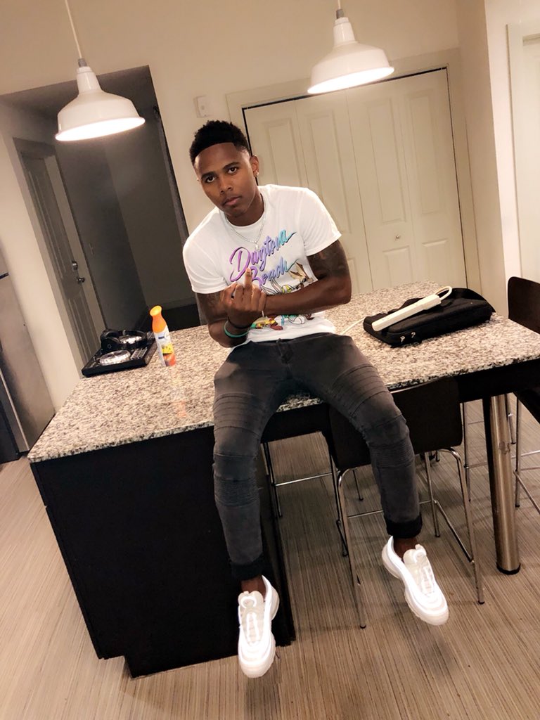 PesoNiro's tweet photo. “ I Got The Juice Like Bishop, I’m Dripping Sauce I Need Tissue.”🤧 https://t.co/V3XJCnPf6v