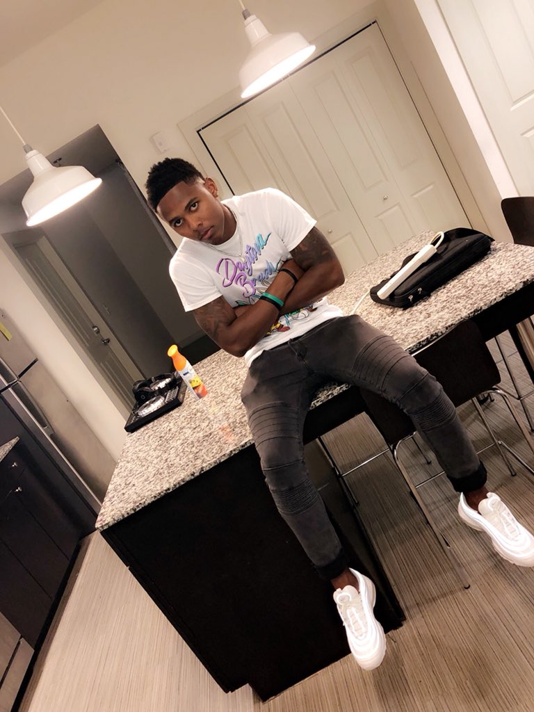 PesoNiro's tweet photo. “ I Got The Juice Like Bishop, I’m Dripping Sauce I Need Tissue.”🤧 https://t.co/V3XJCnPf6v