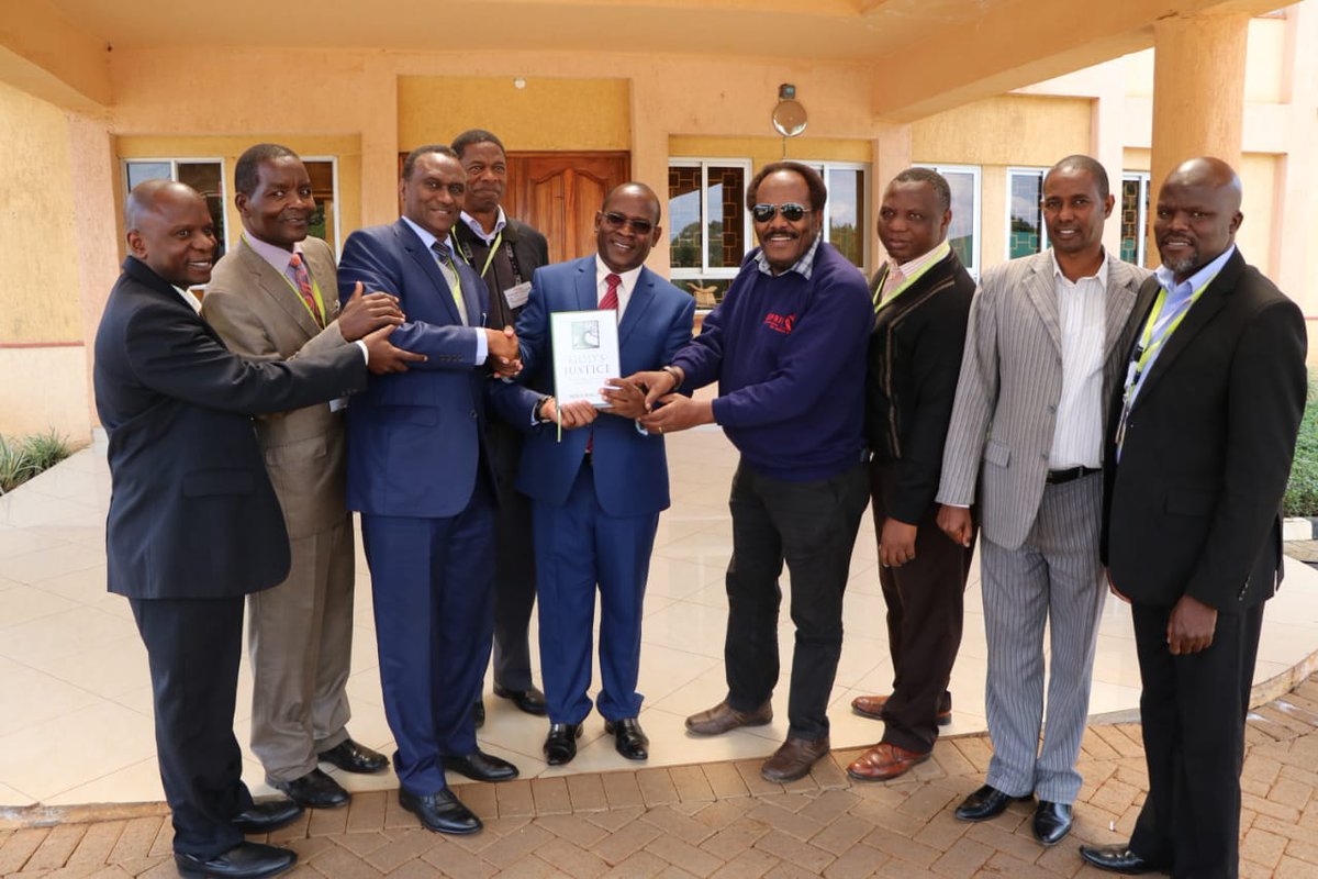 DayMovement's tweet photo. #MovementDayAfrica2018
#aeonmission
#merumission
The Key speaker at MDA2018 Rev. Stephen Mbogo talking to the Speaker of Meru County Assembly about MDA2018.
Have you registered? If not Register now! Log on to https://t.co/CXNRlYk3nh https://t.co/InuCsnxilB