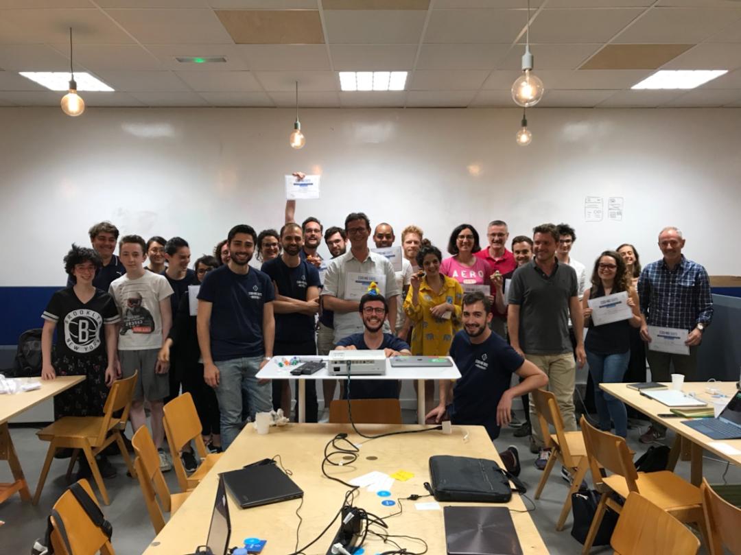 matha_io's tweet photo. Une belle journée se termine @schoolab avec nos supers participants du jour... ils ont même reçu un diplôme pour la journée! #fier #code #geekisthenewcool #codeleweekend https://t.co/I2ldTc2Err
