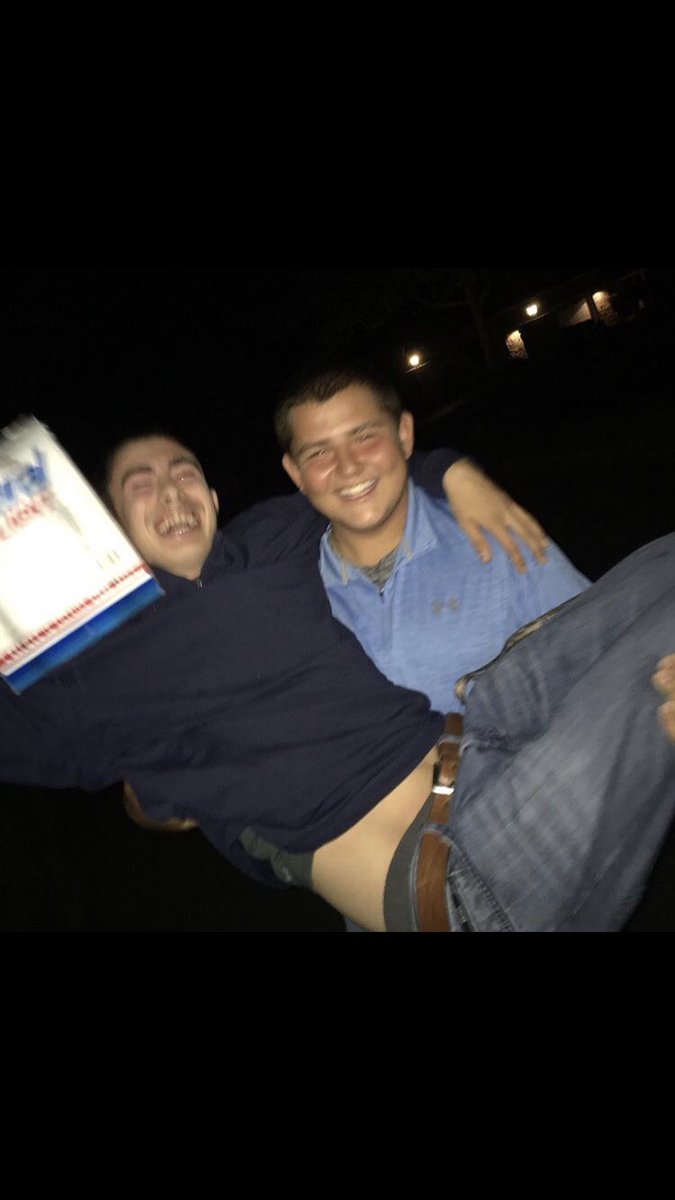 timmylehr55's tweet photo. Wishing a happy bday to my dawg @_____jonnyy #Unit19 #mayo ❄️ https://t.co/HacXI9dFCV