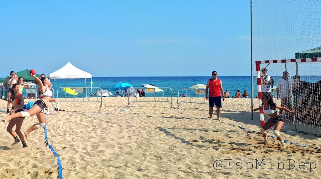 EspMinDep's tweet photo. Tarde de #balonmanoplaya en #Caldetes de la mano de @MaresmeWeek  

(@harresikaigan @ARHSLaRoca @hpgranollers)

#Deporte #deportes #balonmano #handbol #handball #platja #playa #beachhandball #Caldetas #CaldesdEstrac #MaresmeWeek @RFEBalonmano @FedCatHandbol

📷 @EspMinDep https://t.co/jyrCKmcmUq