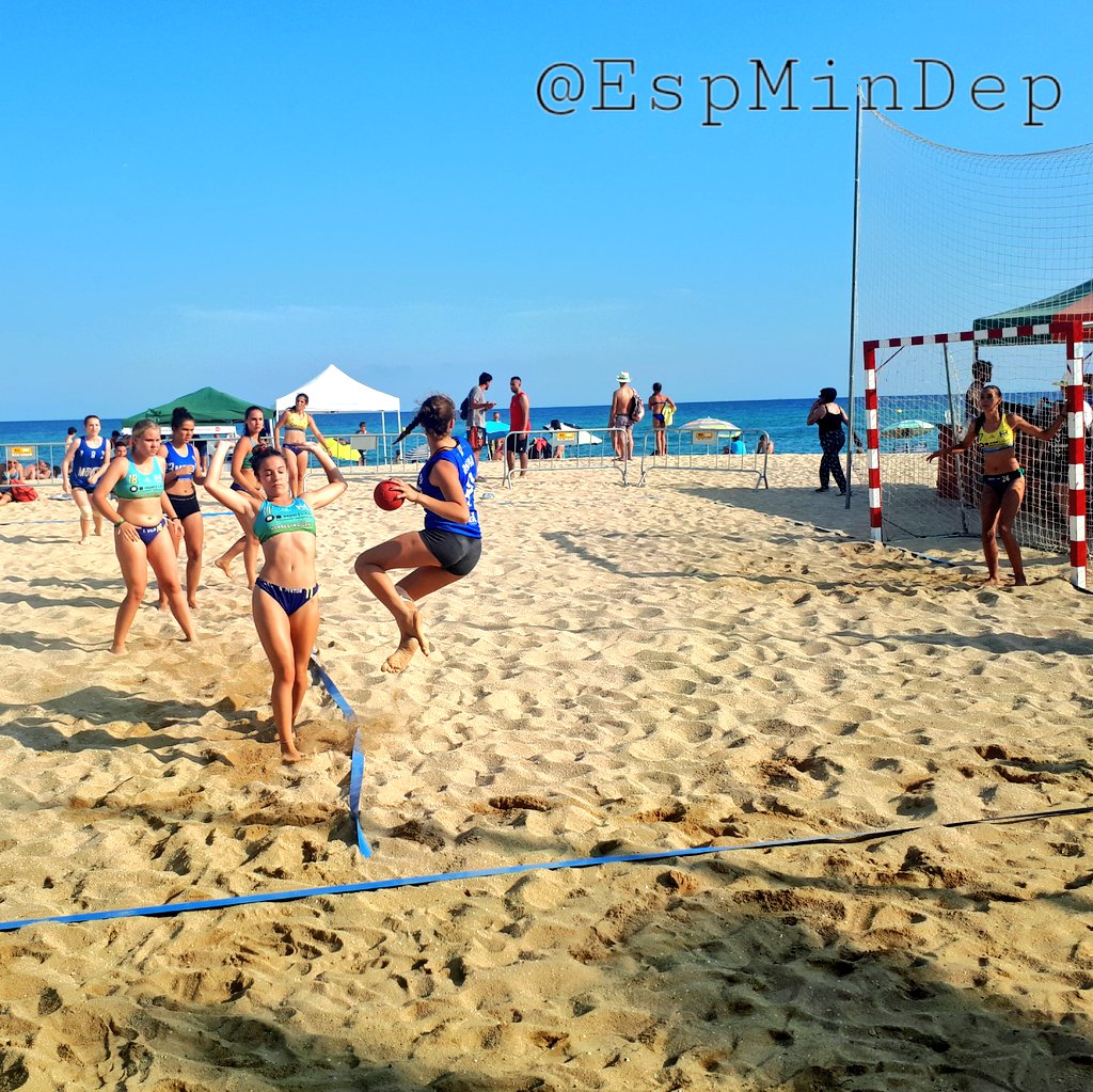 Tarde de #balonmanoplaya en #Caldetes de la mano de <a href="/MaresmeWeek/">Maresme Week 2018</a>  

(@harresikaigan <a href="/ARHSLaRoca/">ARHS La Roca</a> <a href="/hpgranollers/">Handbol Platja Granollers</a>)

#Deporte #deportes #balonmano #handbol #handball #platja #playa #beachhandball #Caldetas #CaldesdEstrac #MaresmeWeek <a href="/RFEBalonmano/">RFEBalonmano</a> <a href="/FedCatHandbol/">Federació Catalana d’Handbol</a>

📷 <a href="/EspMinDep/">Deportes Minoritarios España</a>