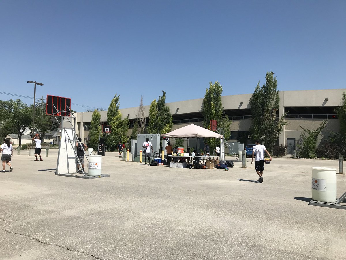 ElviraEdic's tweet photo. First Day of Swish. Everybody is enjoying the weather and the outdoor courts. https://t.co/breDCgxCvP
