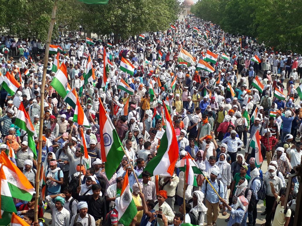 इस से पहले कि सजा मुझ को मुक़र्रर हो जाये
उन हंसी जुर्मों कि जो सिर्फ मेरे ख्वाब में हैं
इस से पहले कि मुझे रोक ले ये सुर्ख सुबह
जिस कि शामों के अँधेरे मेरे आदाब में हैं
#BedTET2011 
<a href="/AmitShah/">Amit Shah</a>
<a href="/myogiadityanath/">Yogi Adityanath</a>  <a href="/ChetanChauhanCr/">Sangeeta Chetan Chauhan</a> <a href="/NandiGuptaBJP/">Nand Gopal Gupta 'Nandi'</a> <a href="/oprajbhar/">Om Prakash Rajbhar</a> <a href="/RamapatiBjp/">Ramapati Shastri</a> <a href="/spshahibjp/">Surya Pratap Shahi</a>