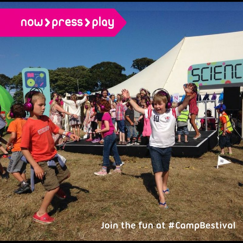 nowpressplay's tweet image. We are on the countdown to @CampBestival!  now&amp;gt;press&amp;gt;play will be in the #ScienceTent. Come and find us and help us fly to mars! And we can't wait for the Science Rap! Find out more here: buff.ly/2tjD3wg #pinkheadphones #campbestival